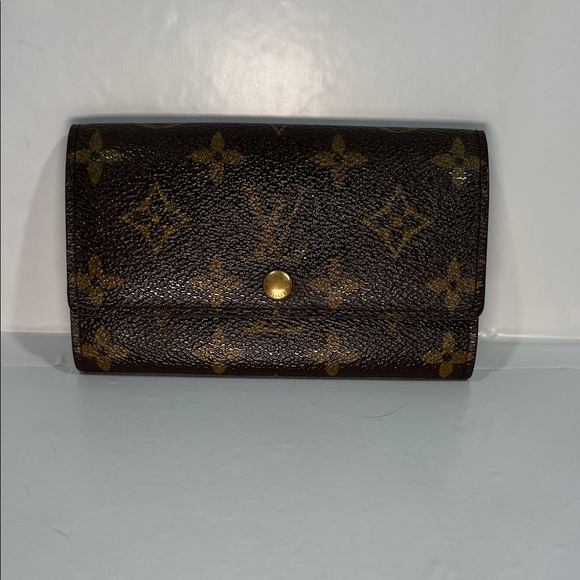Louis Vuitton Handbags - Louis Vuitton Brown and Gold Monogram Clutch